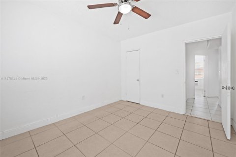 Condo in Miami, Florida, 2 bedrooms  № 1928795 - photo 18
