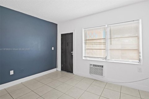 Condo in Miami, Florida, 2 bedrooms  № 1928795 - photo 6