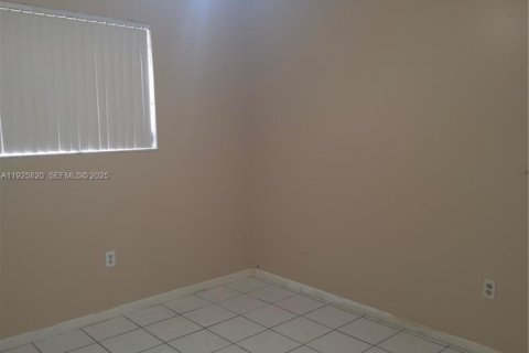 Appartement à louer à Miami, Floride: 1 chambre, 310.11 m2 № 1984629 - photo 2