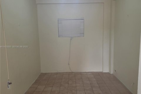 Appartement à louer à Miami, Floride: 1 chambre, 310.11 m2 № 1984629 - photo 3