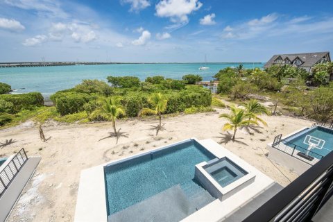House in Key West, Florida 5 bedrooms, 381.18 sq.m. № 2190619 - photo 22