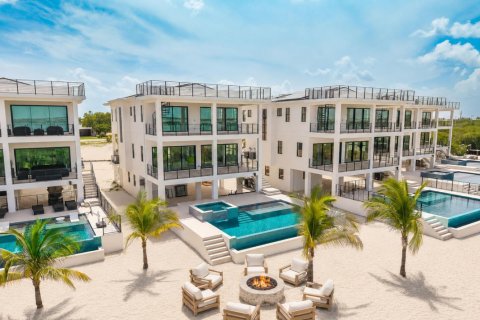 House in Key West, Florida 5 bedrooms, 381.18 sq.m. № 2190619