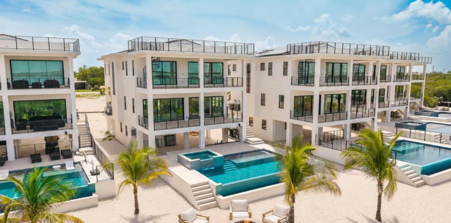 House in Key West, Florida 5 bedrooms, 381.18 sq.m. № 2190619