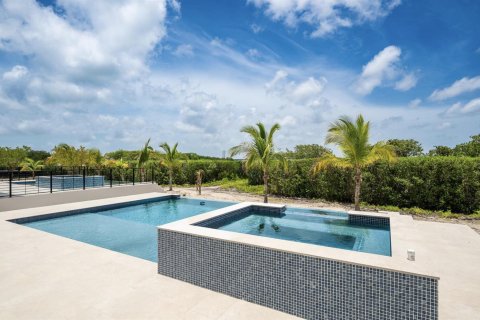 House in Key West, Florida 5 bedrooms, 381.18 sq.m. № 2190619 - photo 2
