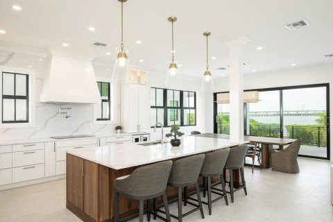 House in Key West, Florida 5 bedrooms, 381.18 sq.m. № 2190619 - photo 6