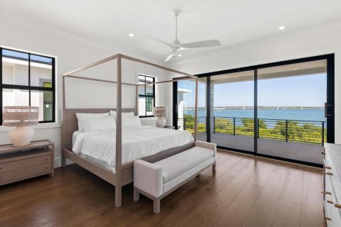 House in Key West, Florida 5 bedrooms, 381.18 sq.m. № 2190619 - photo 13