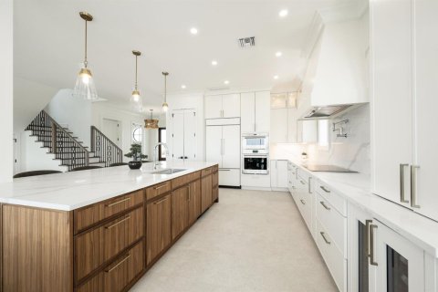 House in Key West, Florida 5 bedrooms, 381.18 sq.m. № 2190619 - photo 12