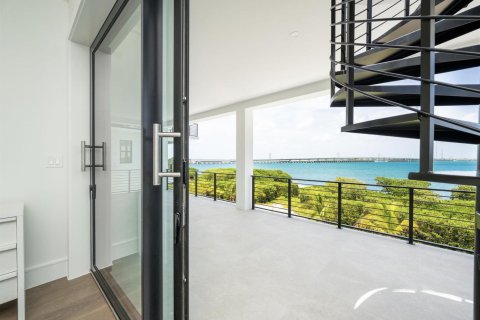 House in Key West, Florida 5 bedrooms, 381.18 sq.m. № 2190619 - photo 21