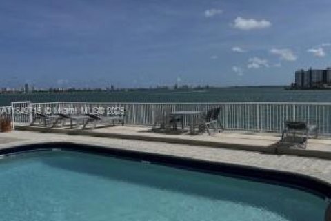 Copropriété à vendre à Miami Beach, Floride: 1 chambre, 67.82 m2 № 1852307 - photo 1