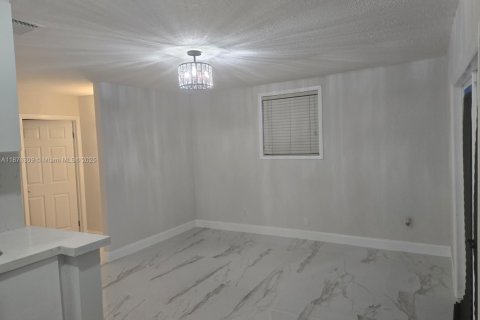 Casa en venta en Hollywood, Florida, 4 dormitorios, 117.99 m2 № 1927088 - foto 8