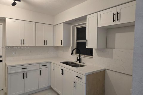 Casa en venta en Hollywood, Florida, 4 dormitorios, 117.99 m2 № 1927088 - foto 12