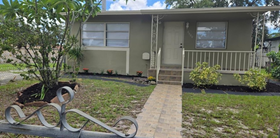 Casa en Hollywood, Florida 4 dormitorios, 117.99 m2 № 1927088