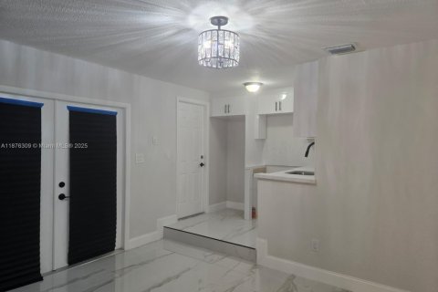 Casa en venta en Hollywood, Florida, 4 dormitorios, 117.99 m2 № 1927088 - foto 7