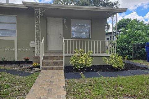 Casa en venta en Hollywood, Florida, 4 dormitorios, 117.99 m2 № 1927088 - foto 2