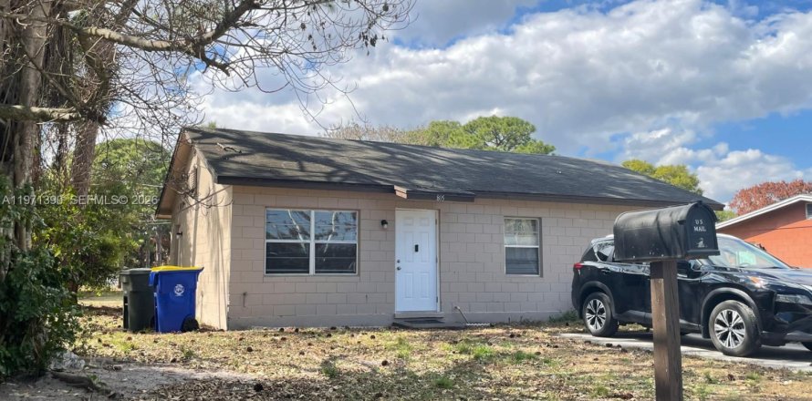 Дом в Сент-Луси, Флорида 3 спальни, 85.93м2 № 2032150