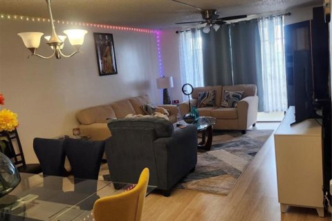 Condominio en Lauderdale Lakes, Florida, 2 dormitorios  № 2153896