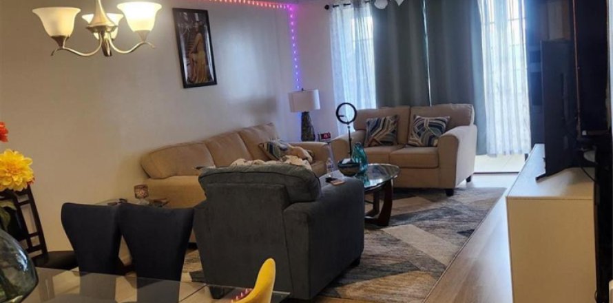 Condominio en Lauderdale Lakes, Florida, 2 dormitorios № 2153896