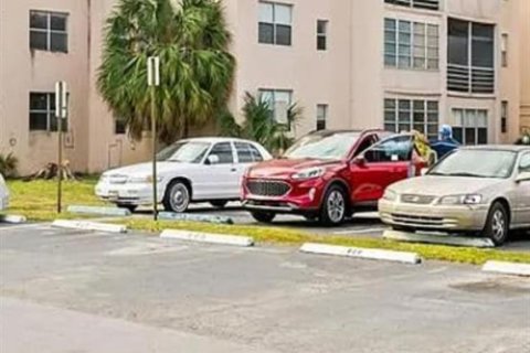 Condominio en venta en Lauderdale Lakes, Florida, 2 dormitorios, 93.83 m2 № 2153896 - foto 9