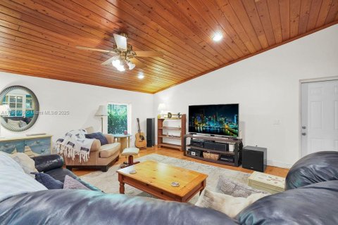 House in Pinecrest, Florida 5 bedrooms, 300.45 sq.m. № 1683582 - photo 10