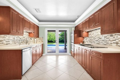 House in Pinecrest, Florida 5 bedrooms, 300.45 sq.m. № 1683582 - photo 14