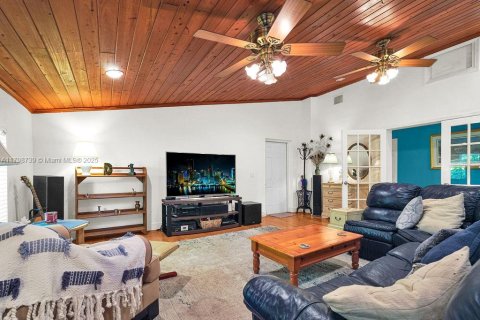 House in Pinecrest, Florida 5 bedrooms, 300.45 sq.m. № 1683582 - photo 12
