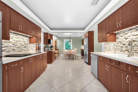 House in Pinecrest, Florida 5 bedrooms, 300.45 sq.m. № 1683582 - photo 17