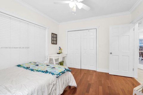 House in Pinecrest, Florida 5 bedrooms, 300.45 sq.m. № 1683582 - photo 21