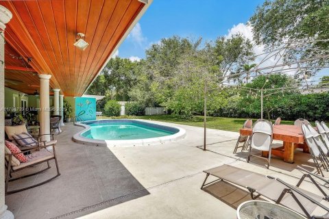 House in Pinecrest, Florida 5 bedrooms, 300.45 sq.m. № 1683582 - photo 3