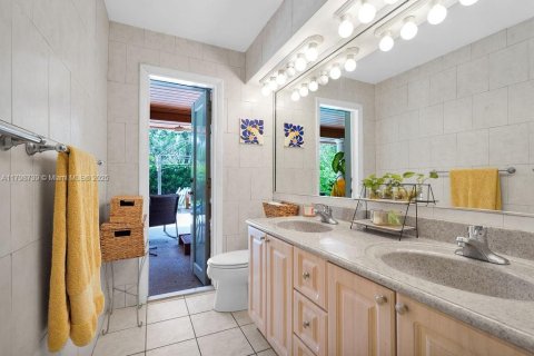 House in Pinecrest, Florida 5 bedrooms, 300.45 sq.m. № 1683582 - photo 23