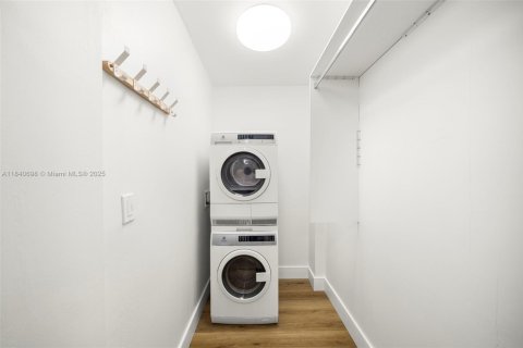 Condo in Key Biscayne, Florida, 2 bedrooms  № 1832436 - photo 19