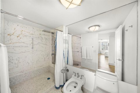 Condo in Key Biscayne, Florida, 2 bedrooms  № 1832436 - photo 16