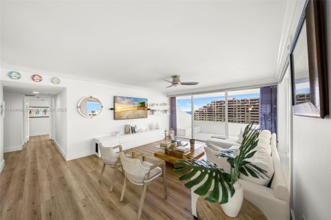 Condo in Key Biscayne, Florida, 2 bedrooms  № 1832436 - photo 5