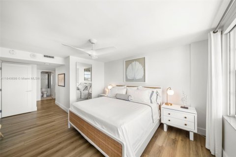 Condo in Key Biscayne, Florida, 2 bedrooms  № 1832436 - photo 14