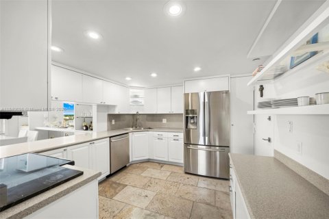 Condo in Key Biscayne, Florida, 2 bedrooms  № 1832436 - photo 8