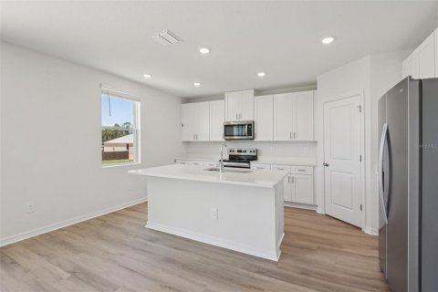 House in Dade City, Florida 4 bedrooms, 244.61 sq.m. № 2203194 - photo 9