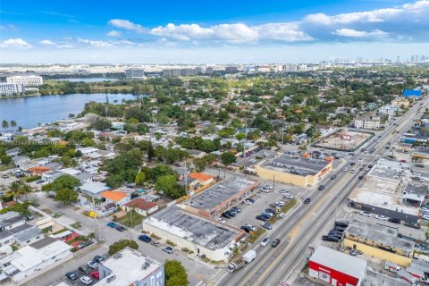 Immobilier commercial à vendre à Miami, Floride № 2082739 - photo 24