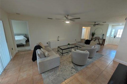 Casa en alquiler en Tampa, Florida, 3 dormitorios, 117.52 m2 № 1866567 - foto 10