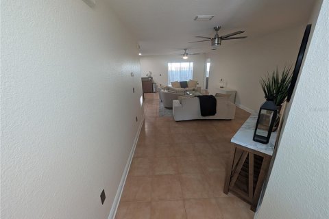 House in Tampa, Florida 3 bedrooms, 117.52 sq.m. № 1866567 - photo 6