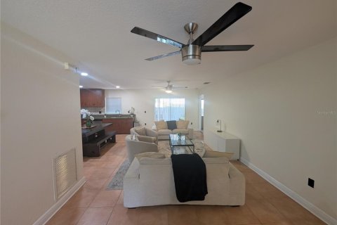 Casa en alquiler en Tampa, Florida, 3 dormitorios, 117.52 m2 № 1866567 - foto 8