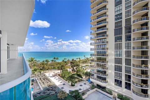 Condominio en venta en Bal Harbour, Florida, 2 dormitorios, 205.31 m2 № 1812168 - foto 2