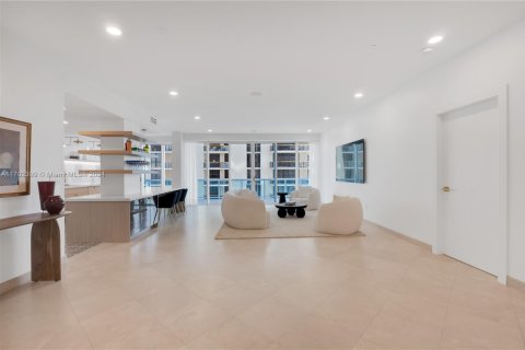 Condominio en venta en Bal Harbour, Florida, 2 dormitorios, 205.31 m2 № 1812168 - foto 7