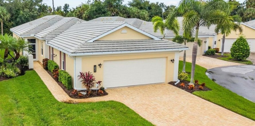 House in Venice, Florida 3 bedrooms, 205.78 sq.m. № 2410228