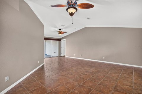 House in Port Charlotte, Florida 4 bedrooms, 242.66 sq.m. № 2197645 - photo 17