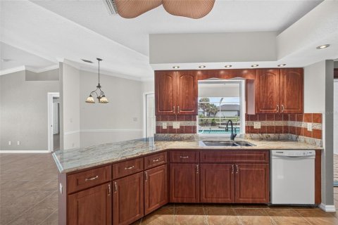 House in Port Charlotte, Florida 4 bedrooms, 242.66 sq.m. № 2197645 - photo 20