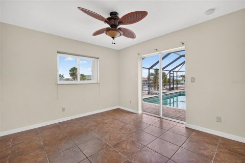 House in Port Charlotte, Florida 4 bedrooms, 242.66 sq.m. № 2197645 - photo 24