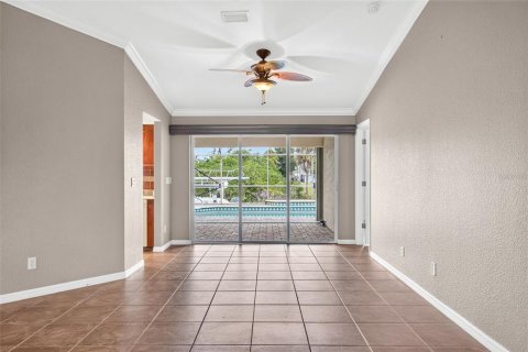 House in Port Charlotte, Florida 4 bedrooms, 242.66 sq.m. № 2197645 - photo 16