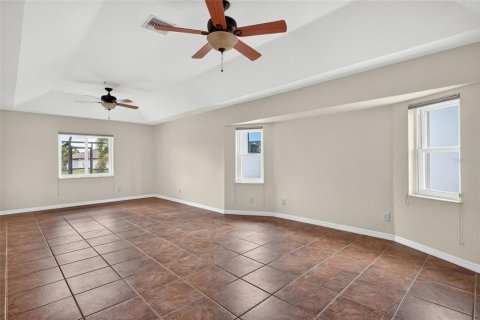 House in Port Charlotte, Florida 4 bedrooms, 242.66 sq.m. № 2197645 - photo 2