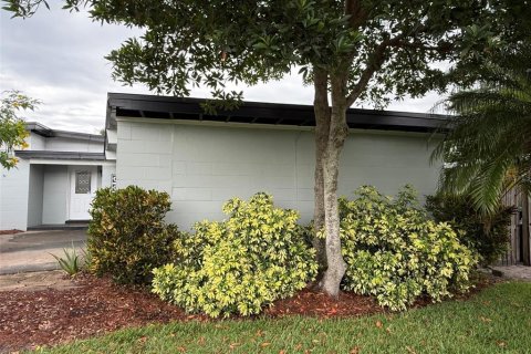 House in Orlando, Florida 4 bedrooms, 166.57 sq.m. № 1687861 - photo 2