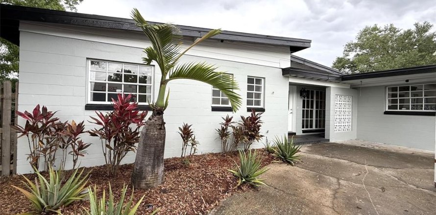 House in Orlando, Florida 4 bedrooms, 166.57 sq.m. № 1687861