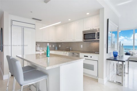 Copropriété à louer à Miami, Floride: 2 chambres, 142.14 m2 № 1980040 - photo 4